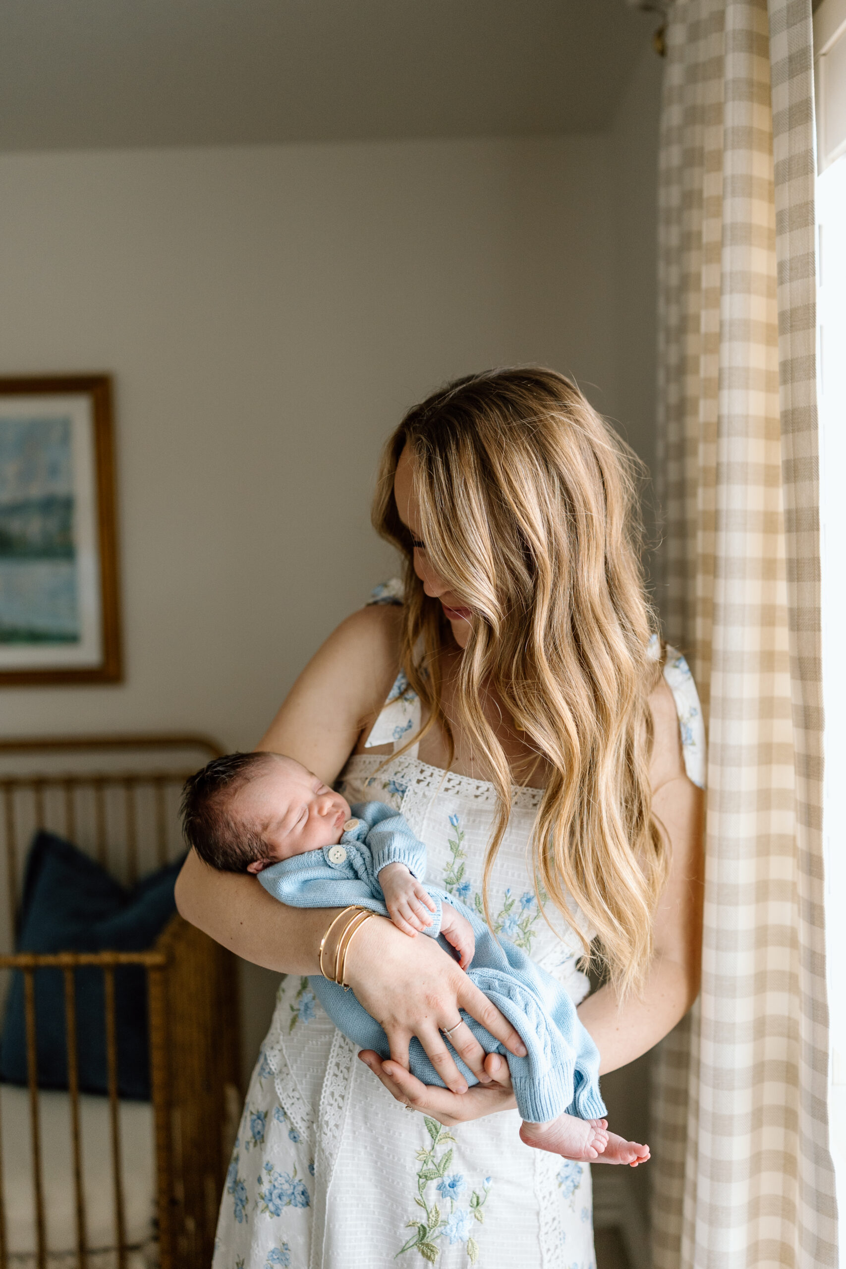 How to use natural window light for family photos, using our lifestyle newborn photography tips in a bedroom