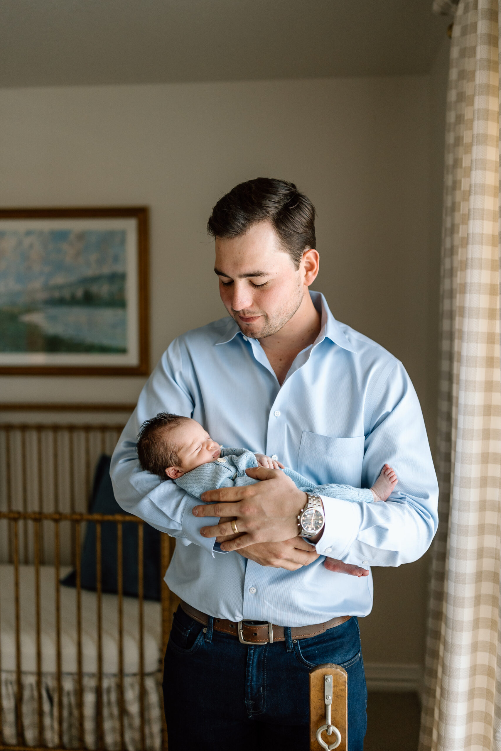 How to use natural window light for family photos, using our lifestyle newborn photography tips in a bedroom