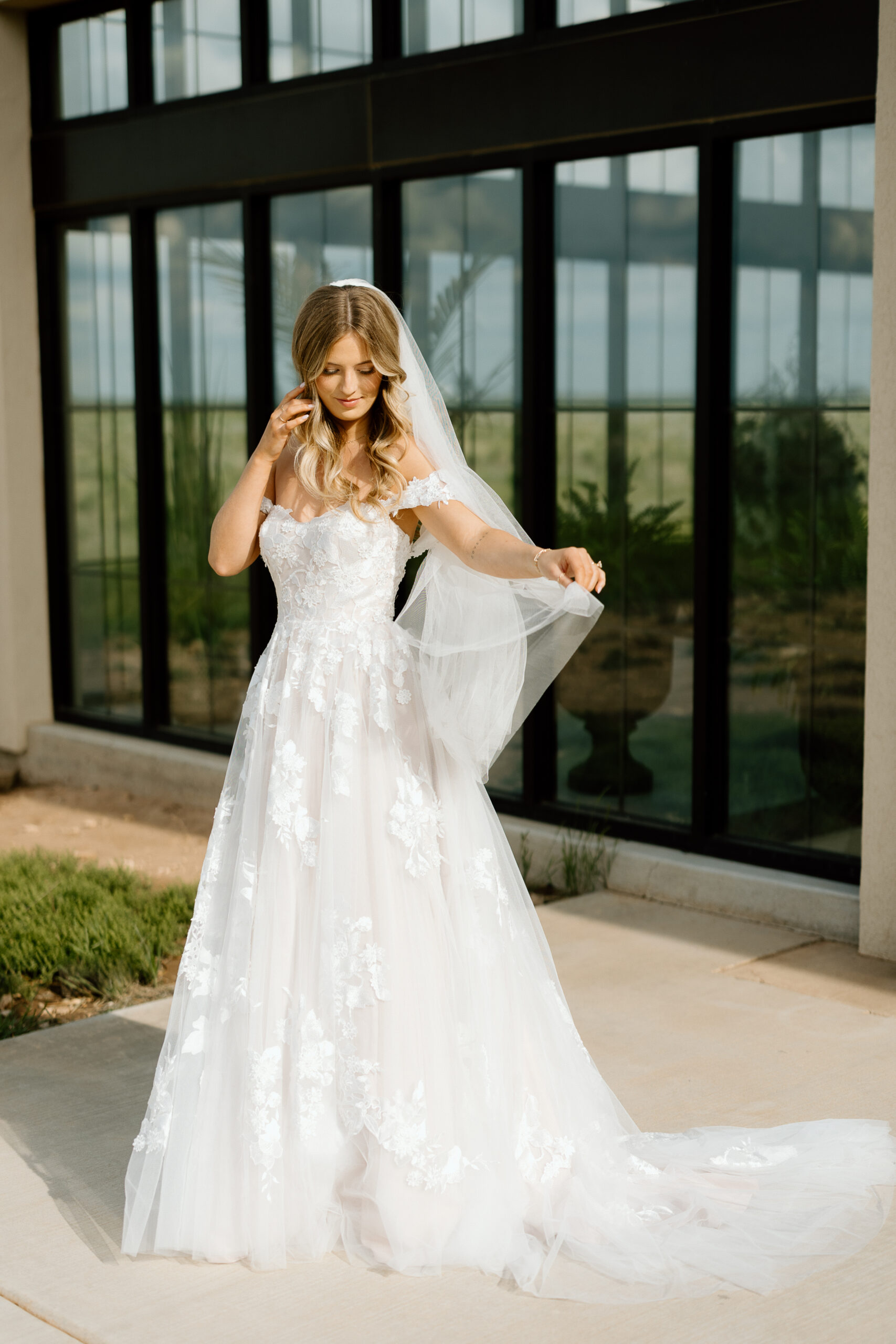 Bridal portratis at Chateau Wedding Venue in Canyon Tx